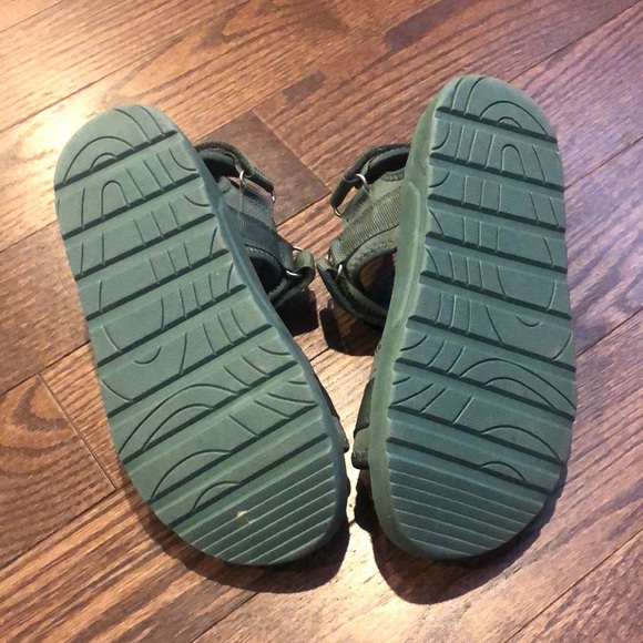 H & M Boys Green Sandals - Picture 5 of 6